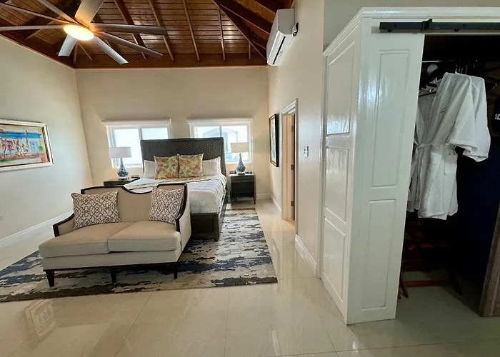 Villa Hospitality Expert Bts 10br Pool Chef