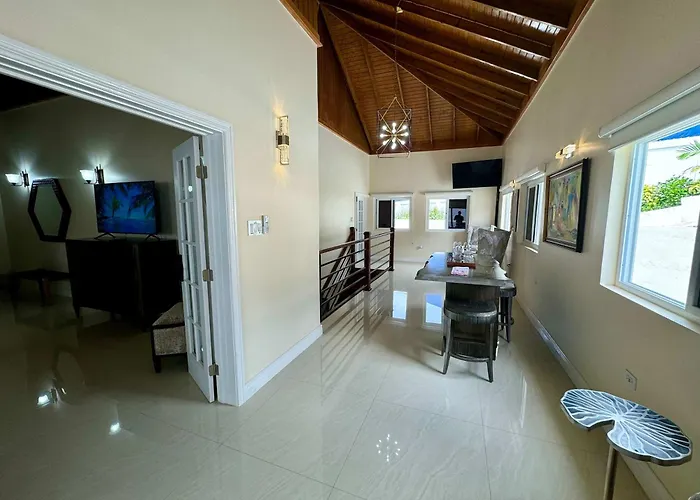 Villa Hospitality Expert Bts 10br Pool Chef