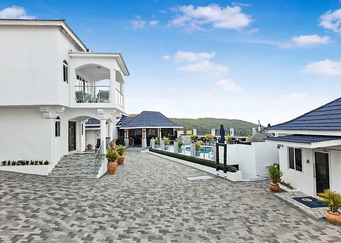 Villa Hospitality Expert Bts 10br Pool Chef *