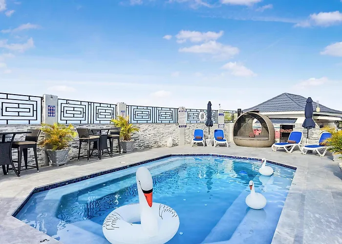 Hospitality Expert Bts 10br Pool Chef *