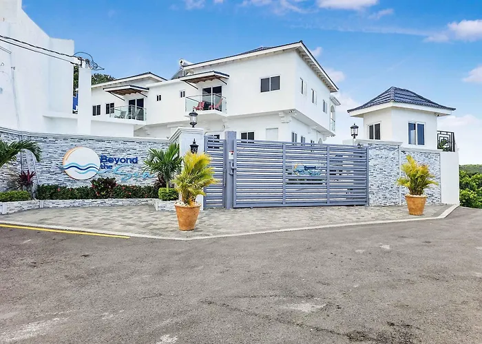 Villa Hospitality Expert Bts 10br Pool Chef