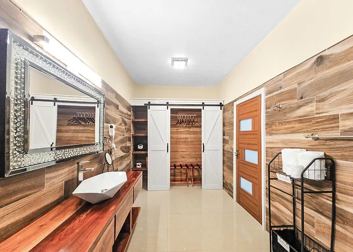 Villa Hospitality Expert Bts 10br Pool Chef *